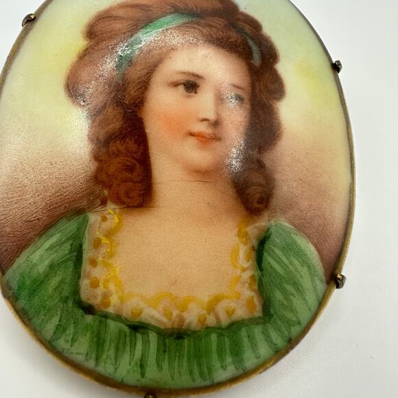 Antique Victorian hand painted woman in green portrait miniature brooch - Picture 4 of 8